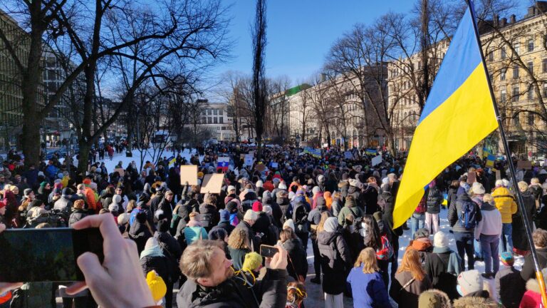 “Ban Russian Tourists. Let In Asylum Seekers”